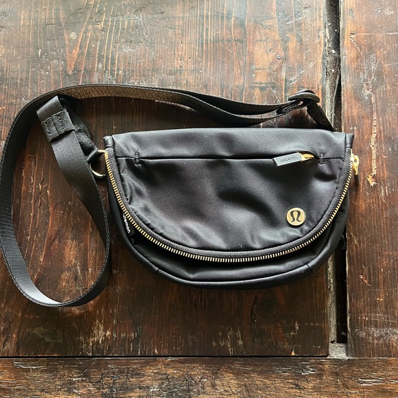 Lullemon All Night Festival bag 2L in Black/gold - Picture 13 of 13